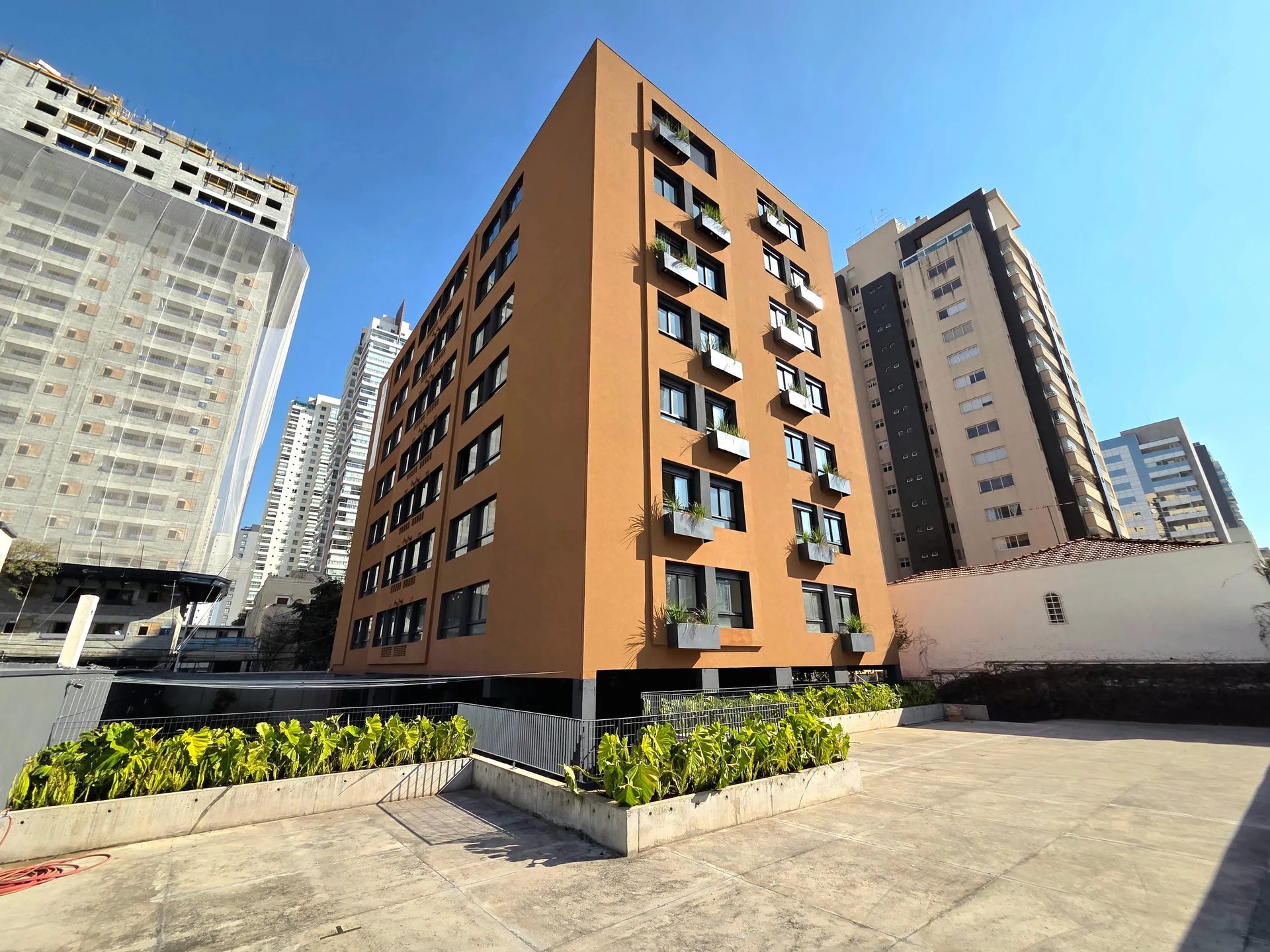 Fachada do Edifício Corina na Rua Gomes de Carvalho, Vila Olímpia